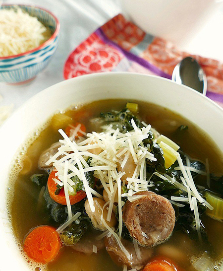 slow cooker kale and white bean soup