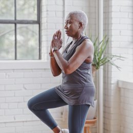 La sorprendente forma en que el yoga ayuda a perder grasa abdominal